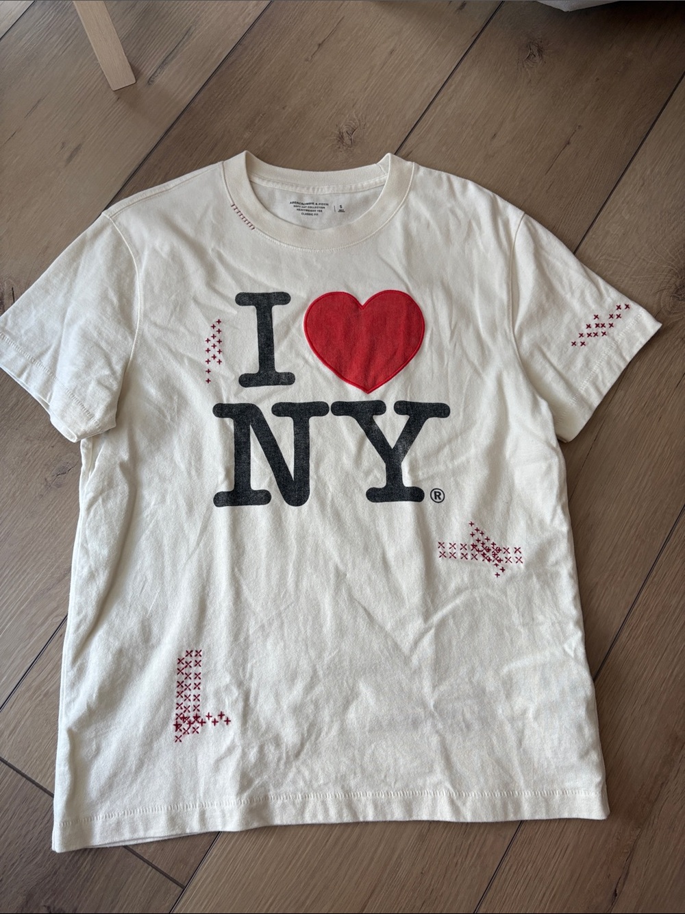 Abercrombie & Fitch I Heart NY Tee small